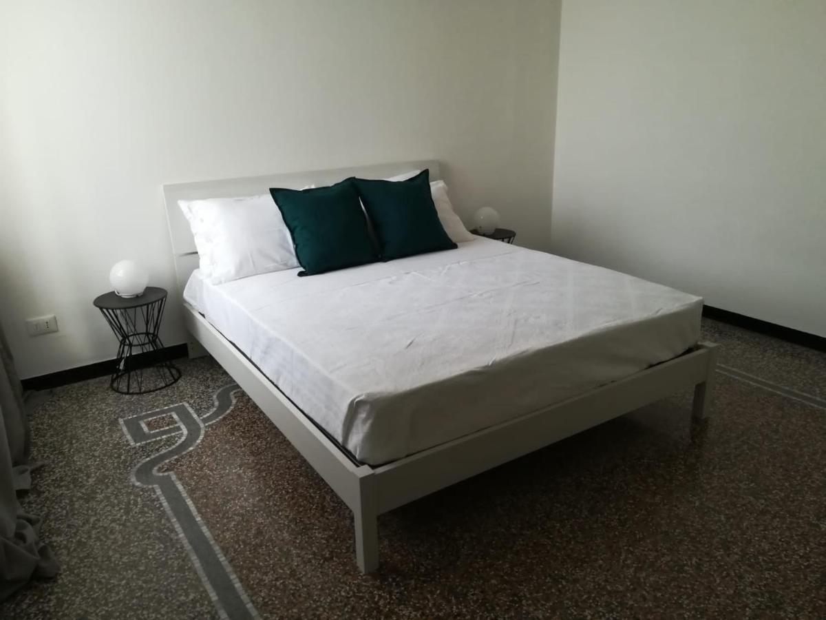 La Casa Di Via Defferrari Apartment Ноли Екстериор снимка